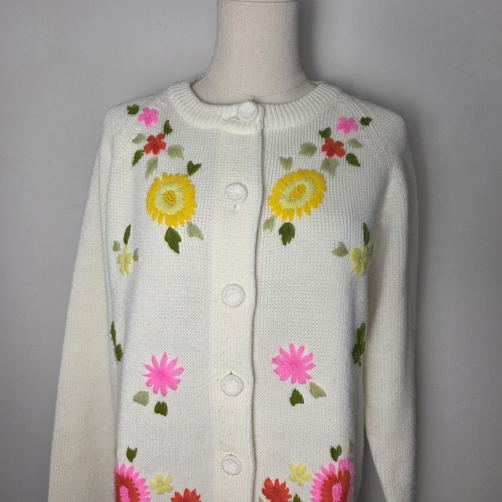Vintage Floral Embroidery Button Front Cardigan - Picture 3 of 9